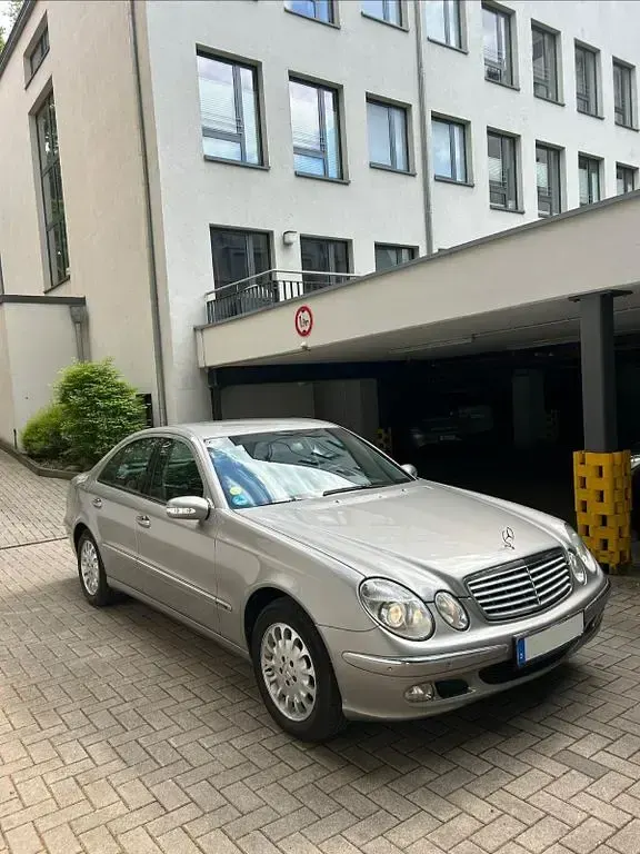 Gebraucht Mercedes E320 224 PS (164 kW) 2002 Grau Limousine