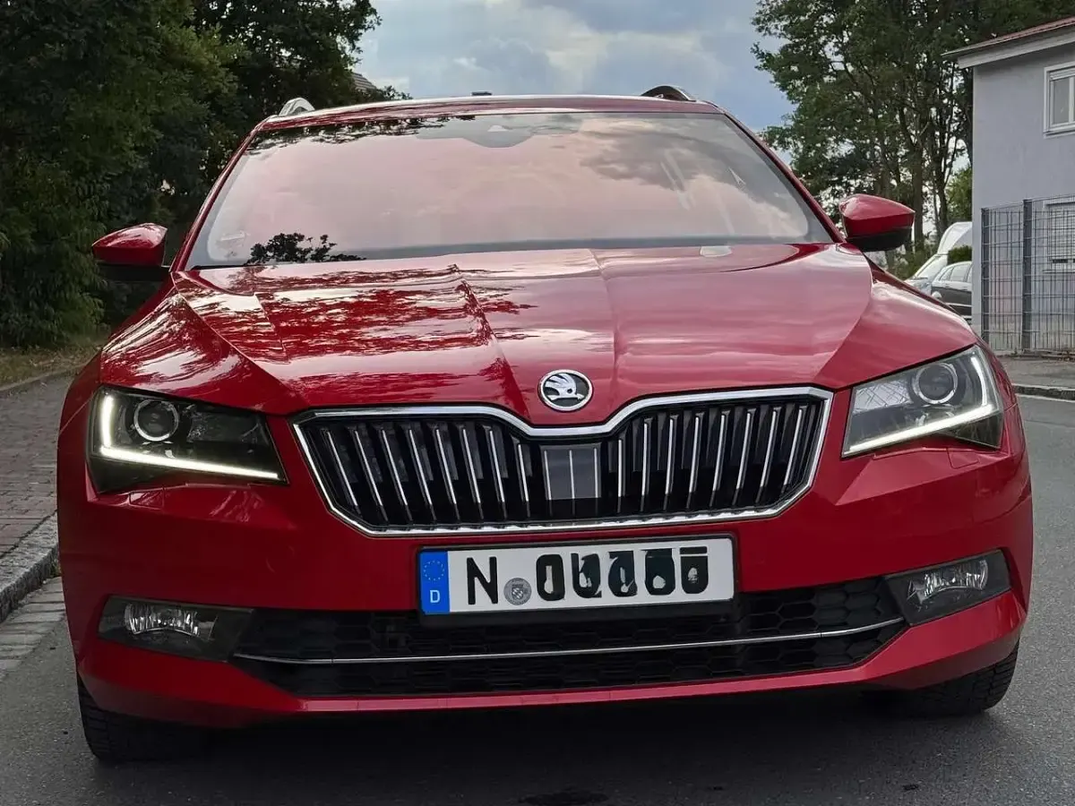 Gebraucht Skoda Superb Ambition 190 PS (139 kW) 2019 Rot Kombi