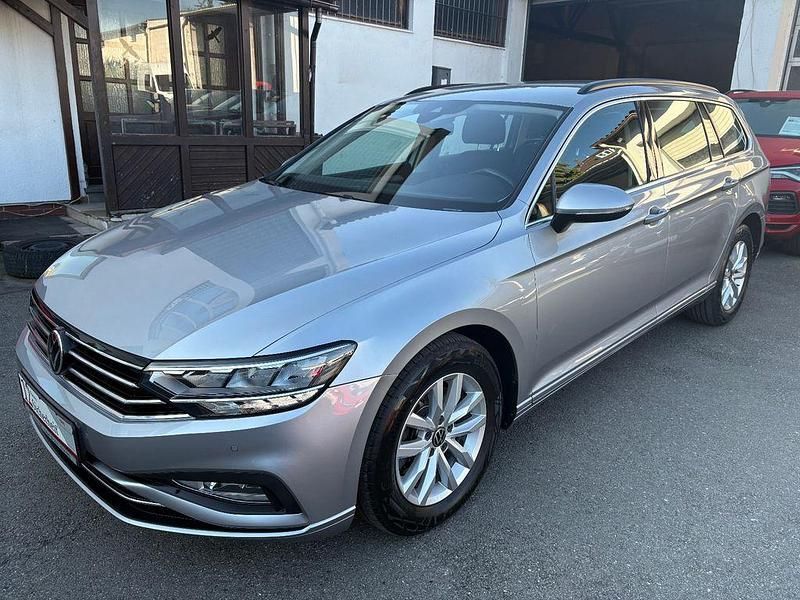 Silber Gebraucht 2021 VW Passat Business Kombi | 18.990 € (Guter Preis) - Bild 1/4