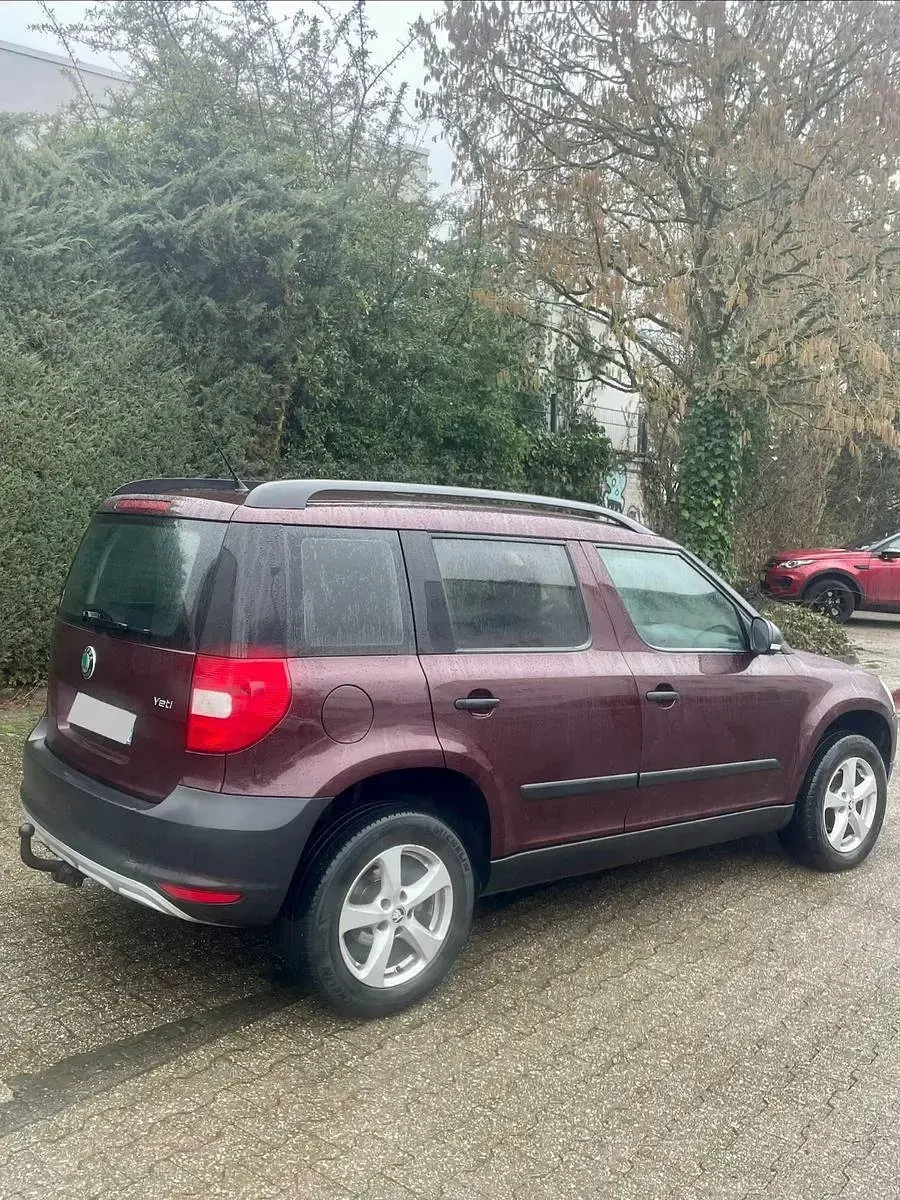 Używany Skoda Yeti Active 105 KM (77 kW) 2010 Brązowy SUV