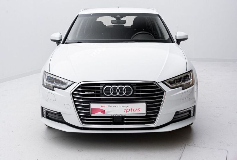 Gebraucht Audi A3 Sportback e-tron Sport 204 PS (150 kW) 2020 Gletscherweiß metallic Kleinwagen