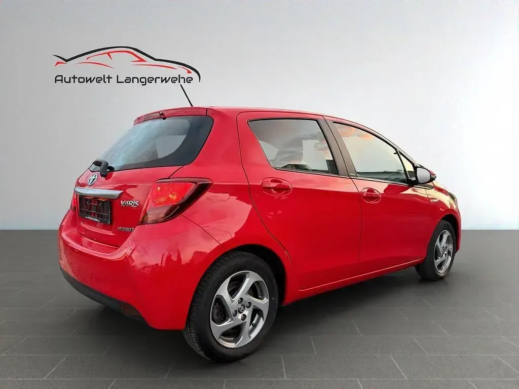 Gebraucht Toyota Yaris Hybrid Edition-S 75 PS (55 kW) 2016 Rot Limousine