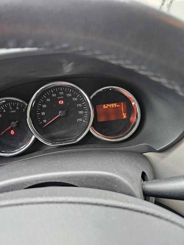 Gebraucht Dacia Lodgy 116 PS (85 kW) 2013 Gold Van / Kleinbus