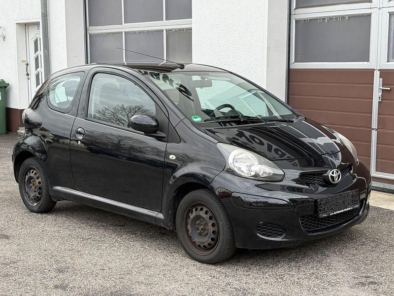 Schwarz Gebraucht 2010 Toyota Aygo Cool Kleinwagen | 3.950 € (Etwas zu teuer) - Bild 1/4