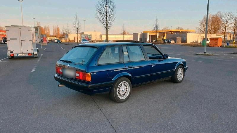 Gebraucht BMW 318 113 PS (83 kW) 1991 Blau Kombi
