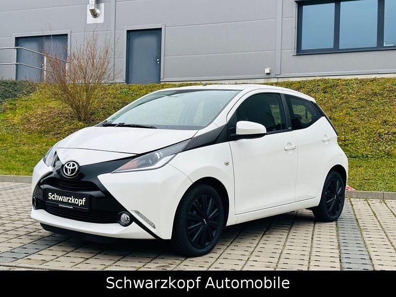 Gebraucht Toyota Aygo Edition-S 69 PS (50 kW) 2016 Weiß Kleinwagen