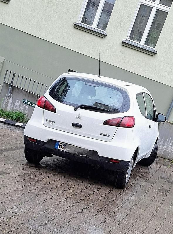 Weiß Gebraucht 2009 Mitsubishi Colt Kleinwagen | 1.699 € - Bild 1/4