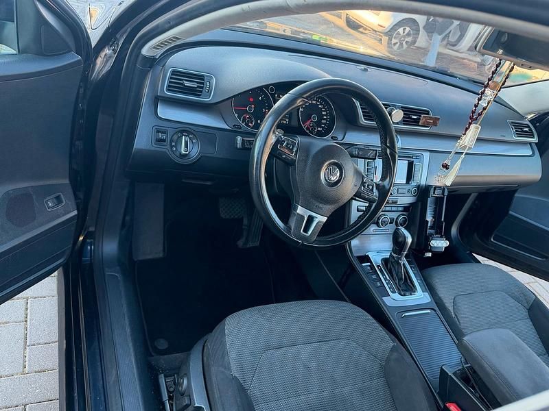 Gebraucht VW Passat 140 PS (102 kW) 2013 Schwarz Limousine