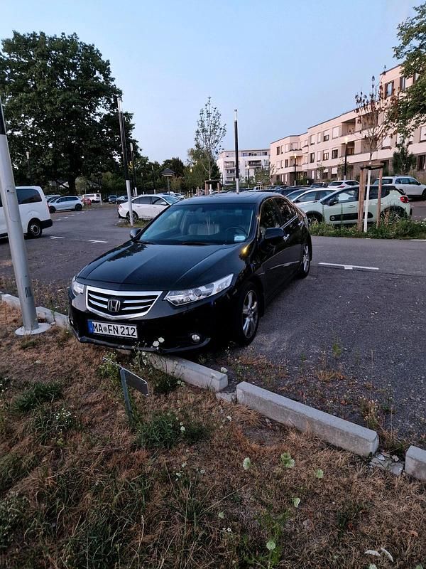 Schwarz Gebraucht 2011 Honda Accord Limousine | 10.000 € (Teuer) - Bild 1/4