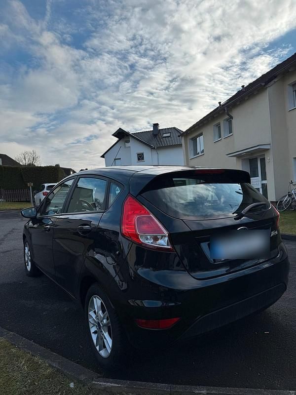 Gebraucht Ford Fiesta 95 PS (69 kW) 2015 Schwarz Limousine