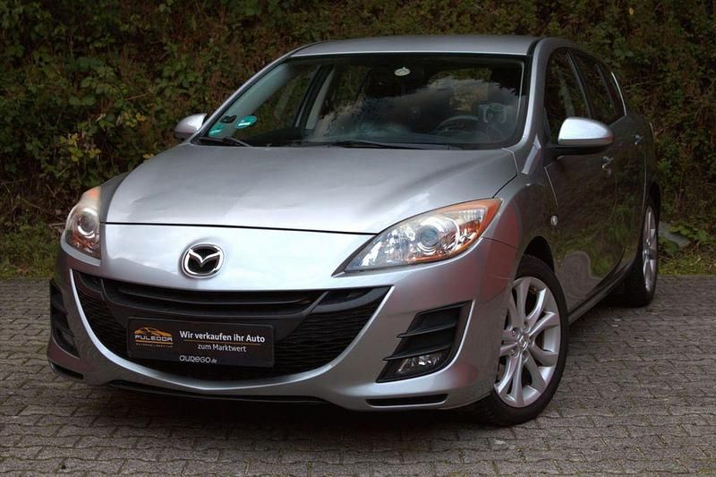 Silber Gebraucht 2011 Mazda 3 Exclusive-Line Limousine | 6.549 € (Superpreis) - Bild 1/4