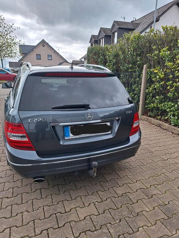 Gebraucht Mercedes C220 170 PS (125 kW) 2012 Grau Kombi