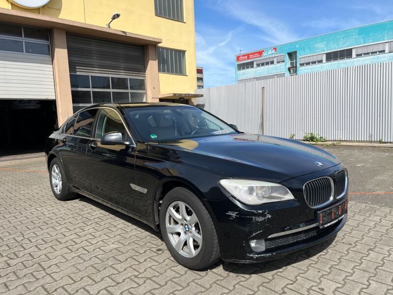 Second-hand BMW 730 245 CP (180 kW) 2011 Negru Berlinǎ