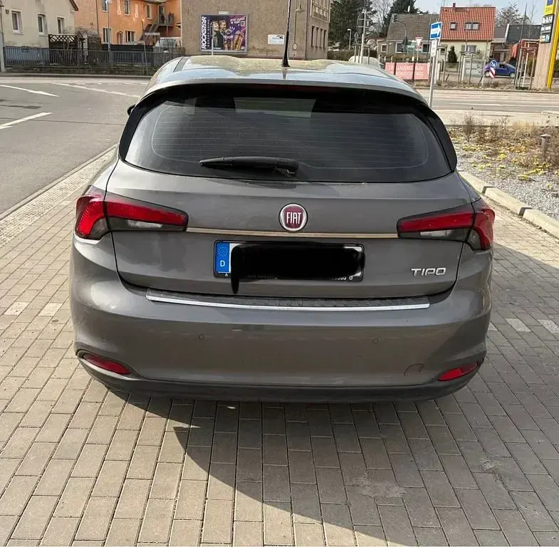 Usado Fiat Tipo Pop 95 CV (69 kW) 2017 Gris Berlina