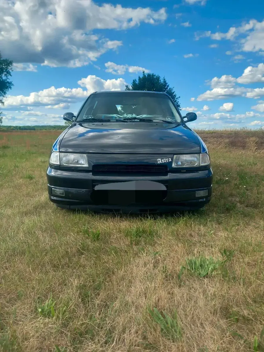 Gebraucht Opel Astra 101 PS (74 kW) 1993 Schwarz Kleinwagen