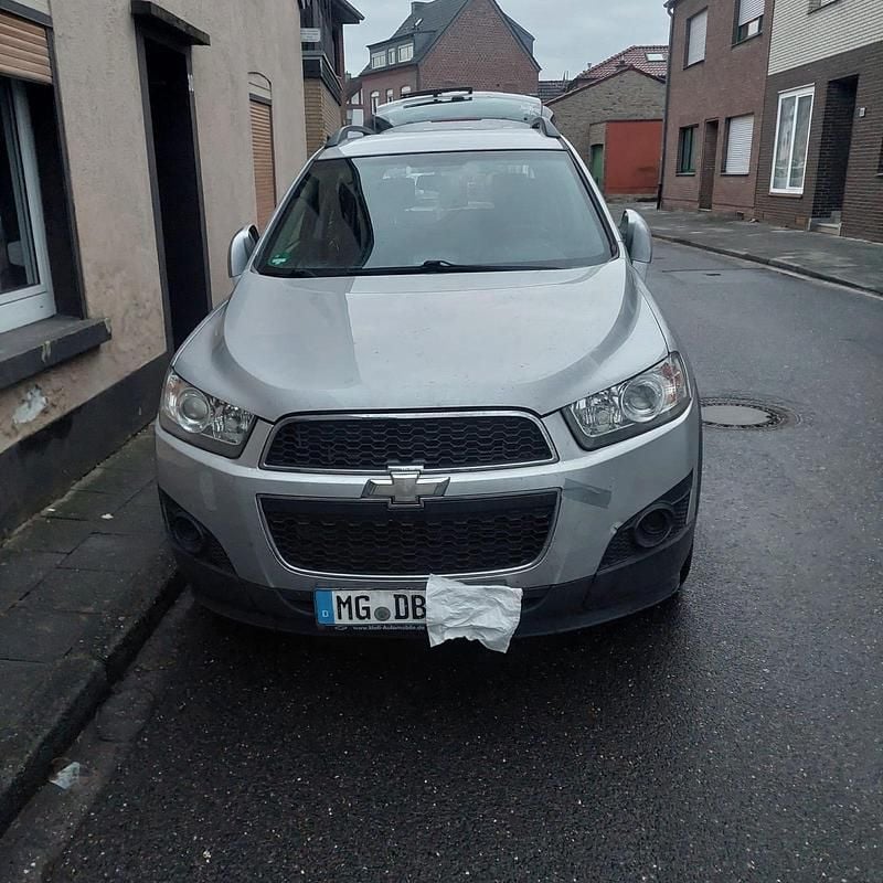 Grau Gebraucht 2012 Chevrolet Captiva SUV | 4.999 € (Superpreis) - Bild 1/4