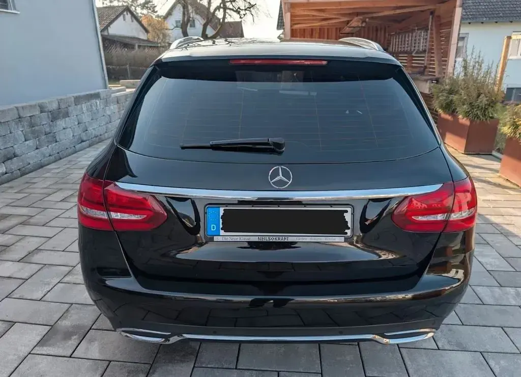 Gebraucht Mercedes C180 Avantgarde 156 PS (114 kW) 2016 Schwarz Kombi