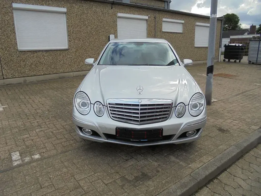 Gebraucht Mercedes E200 Elegance 184 PS (135 kW) 2009 Silber Limousine
