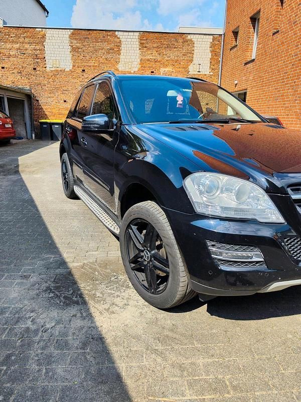 Gebraucht Mercedes ML350 231 PS (169 kW) 2010 Schwarz SUV