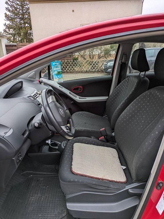 Gebraucht Toyota Yaris 69 PS (50 kW) 2007 Rot Kleinwagen