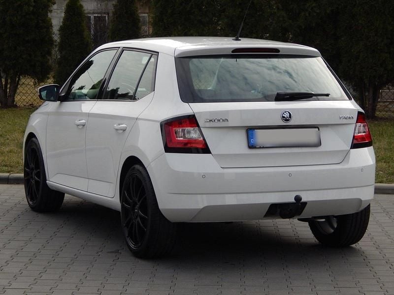 Weiß Gebraucht 2017 Skoda Fabia Kleinwagen | 7.700 € (Fairer Preis) - Bild 1/4