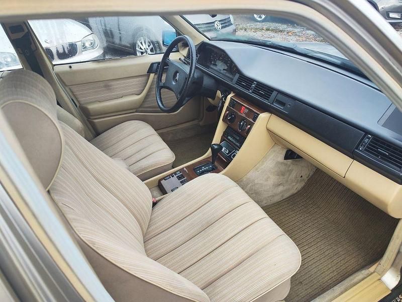 Gebraucht Mercedes E260 160 PS (117 kW) 1987 Limousine