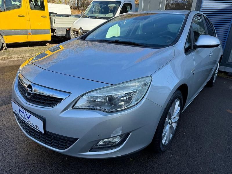 Silber Gebraucht 2012 Opel Astra Limousine | 2.950 € (Superpreis) - Bild 1/4