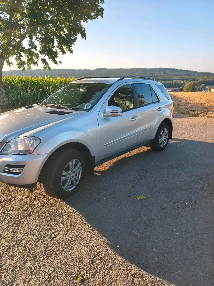 Gebraucht Mercedes ML350 258 PS (189 kW) 2011 Silber SUV