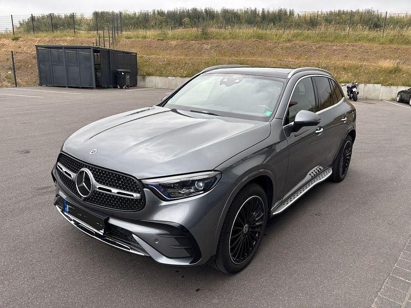 Grau Gebraucht 2023 Mercedes GLC400d SUV | 59.000 € (Guter Preis) - Bild 1/4