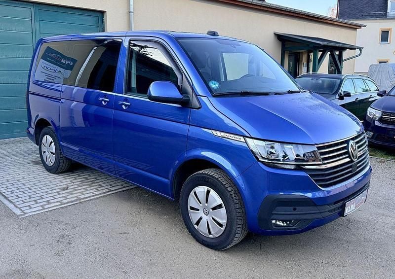 Blau Gebraucht 2023 VW Caravelle Comfortline Van / Kleinbus | 26.890 € (Superpreis) - Bild 1/4