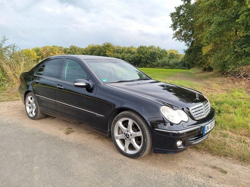 Schwarz Gebraucht 2006 Mercedes C320 Elegance Limousine | 4.999 € (Fairer Preis) - Bild 1/4