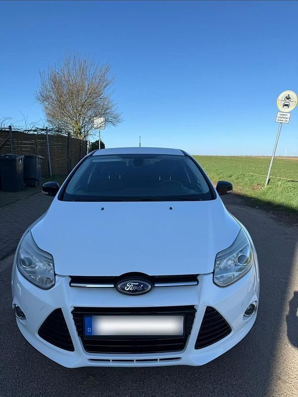 Gebraucht Ford Focus Titanium 150 PS (110 kW) 2011 Weiß Limousine
