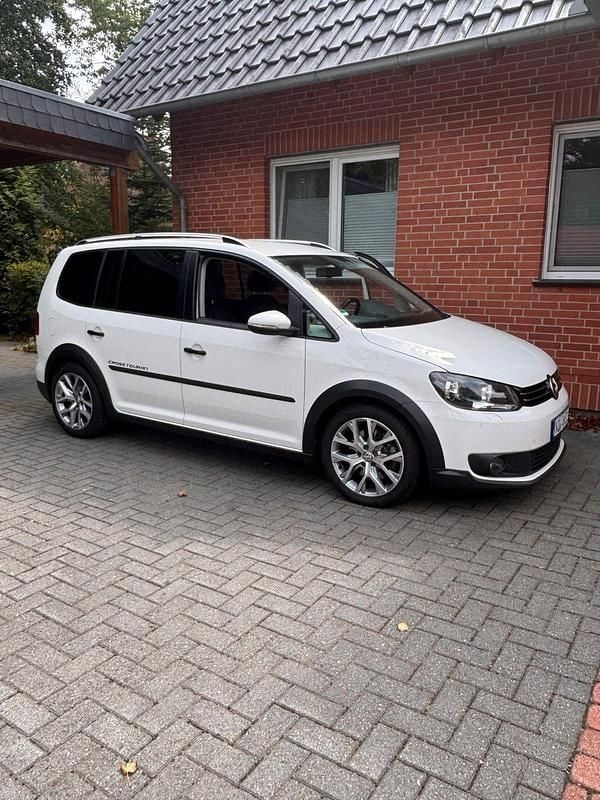 Weiß Gebraucht 2013 VW Touran Cross Van / Kleinbus | 11.990 € (Teuer) - Bild 1/4