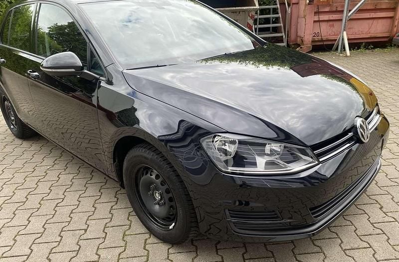 Schwarz Gebraucht 2016 VW Golf VII Comfortline Kleinwagen | 10.800 € (Superpreis) - Bild 1/4