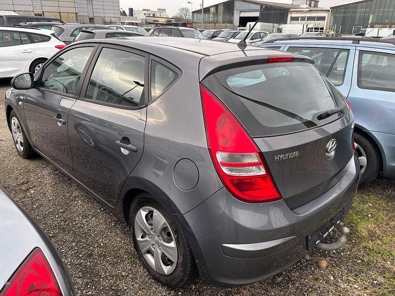 Gebraucht Hyundai i30 Edition 109 PS (80 kW) 2010 Grau Limousine