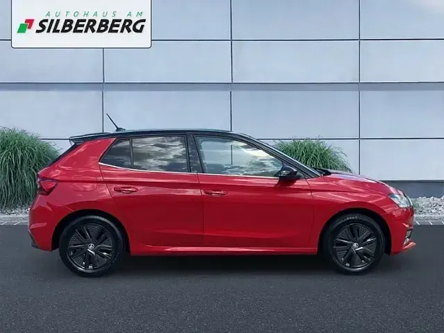 Gebraucht Skoda Fabia Style 80 PS (58 kW) 2022 Velvetrot premium metallic blackmagic perleffekt Kleinwagen