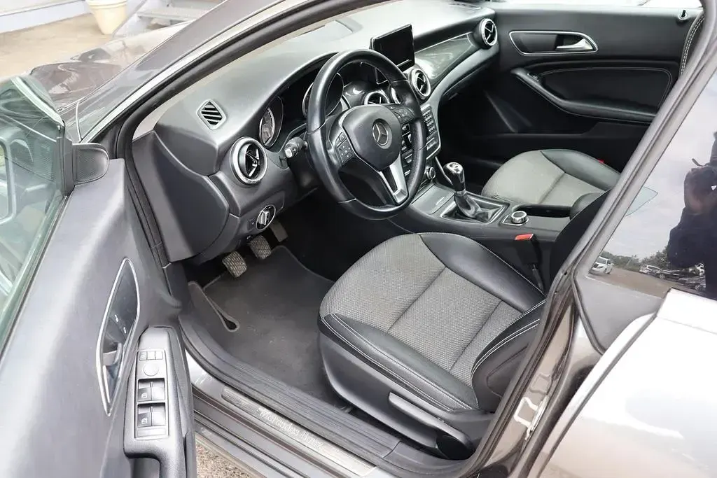 Gebraucht Mercedes CLA200 156 PS (114 kW) 2013 Mountaingrau  met. Coupé