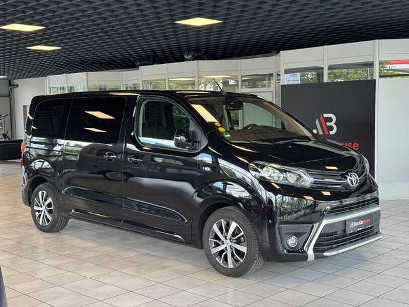 Schwarz Gebraucht 2018 Toyota Proace Verso Comfort Kombi | 25.470 € (Superpreis) - Bild 1/4