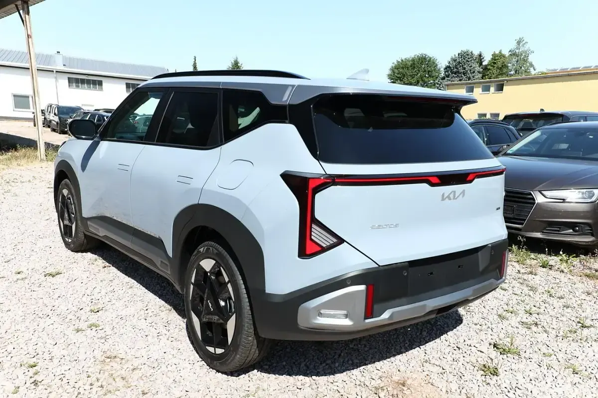 Neu Kia Seltos Vision 179 PS (131 kW) 2026 Pale gray metallic SUV