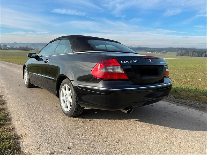 Second-hand Mercedes CLK200 2007 Negru Cabrio