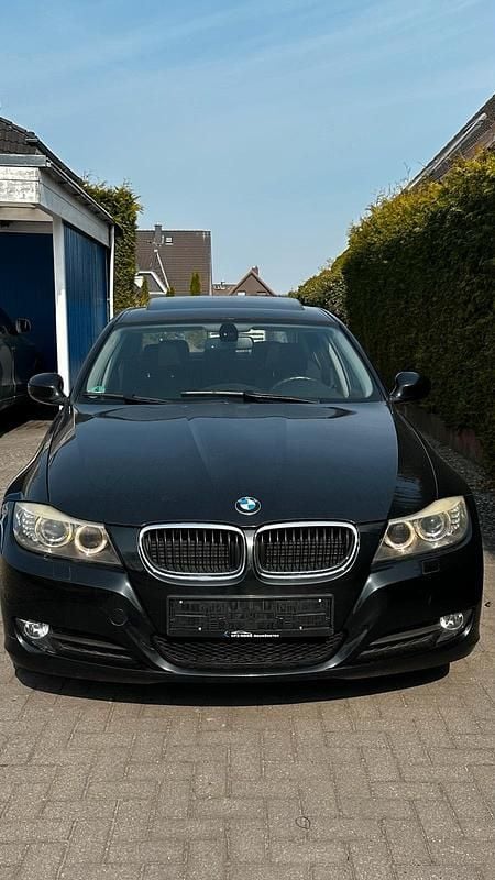 Gebraucht BMW 320 170 PS (125 kW) 2009 Schwarz Limousine