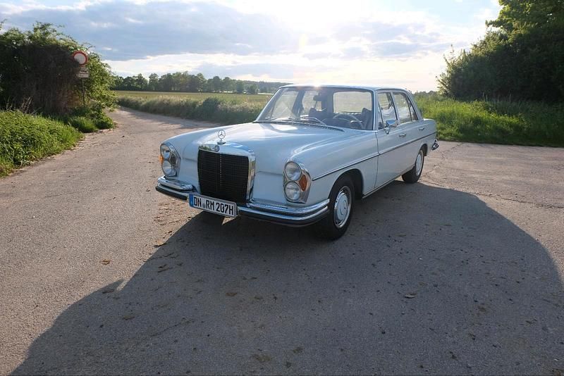 Weiß Gebraucht 1971 Mercedes 280 Limousine | 13.500 € - Bild 1/4