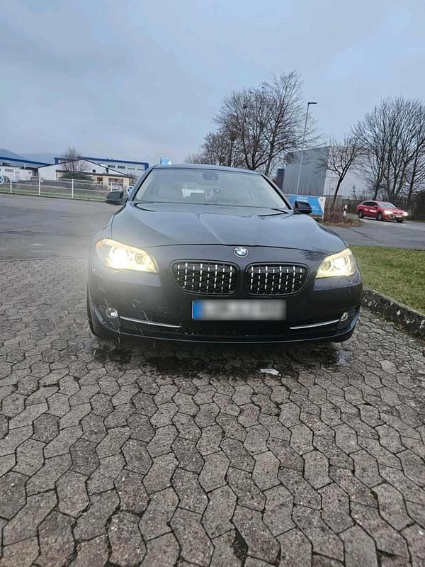 Gebraucht BMW 530 258 PS (189 kW) 2011 Blau Kombi