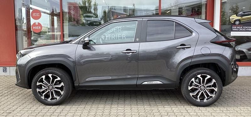Neu Toyota Yaris Cross 131 PS (96 kW) 2025 Grau SUV