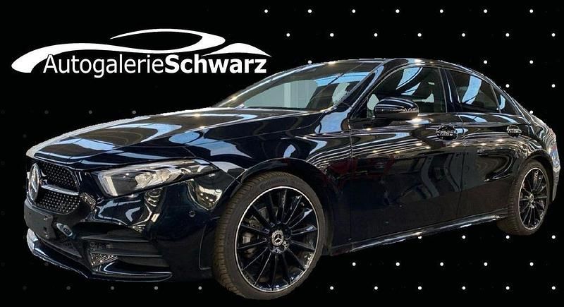 Amg kosmosschwarz metallic Gebraucht 2021 Mercedes A180 AMG Limousine | 23.840 € (Guter Preis) - Bild 1/3