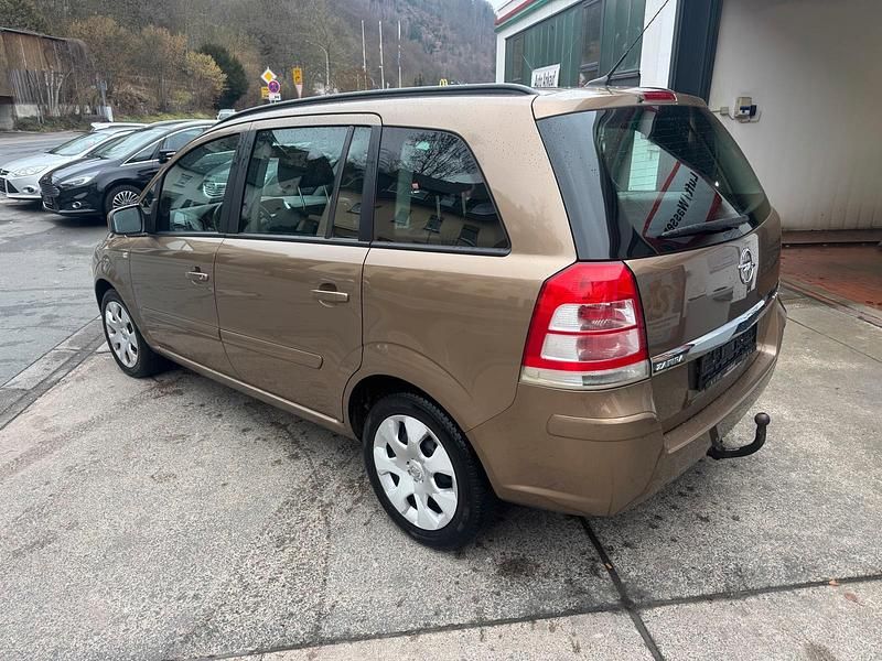 Gebraucht Opel Zafira 150 PS (110 kW) 2013 Braun Van / Kleinbus