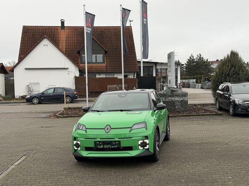 Grün Gebraucht 2025 Renault 5 E-Tech Komfort Limousine | 27.990 € (Superpreis) - Bild 1/4