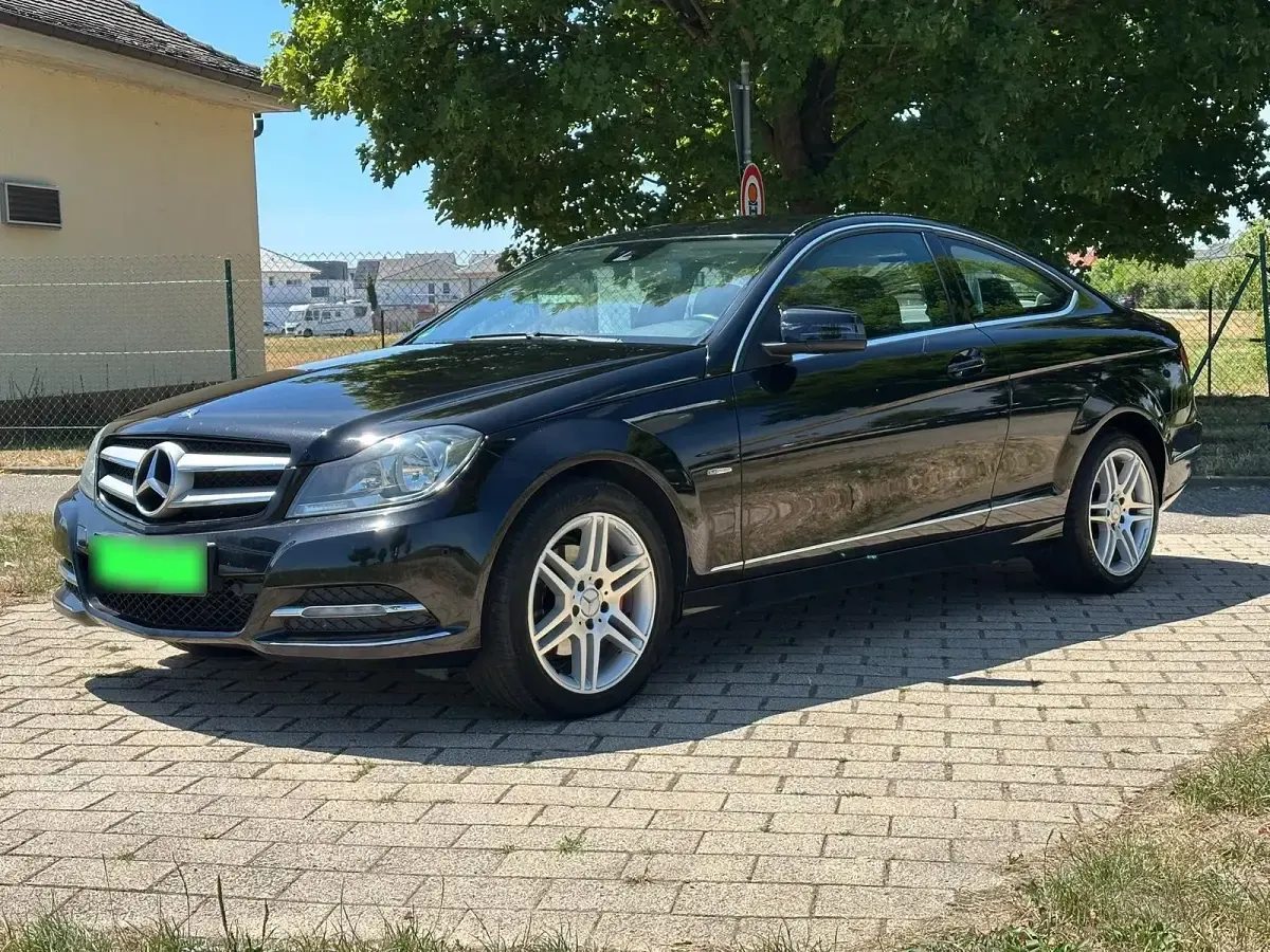 Gebraucht Mercedes C220 AMG 170 PS (125 kW) 2011 Schwarz Coupé