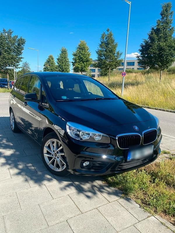 Schwarz Gebraucht 2016 BMW 220 Gran Tourer Van / Kleinbus | 16.500 € (Fairer Preis) - Bild 1/4