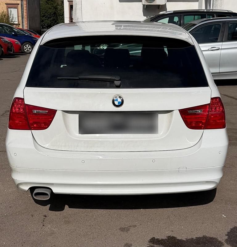 Gebraucht BMW 318 143 PS (105 kW) 2011 Weiß Kombi